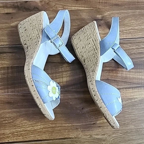 Wedge Sandals - Picture 2 of 3